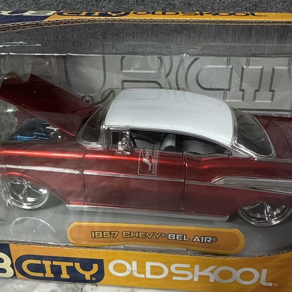 Jada Dub City Old Skool 1957 Chevy Bel Air Red White Hard Top 1:24 - New - Picture 2 of 7